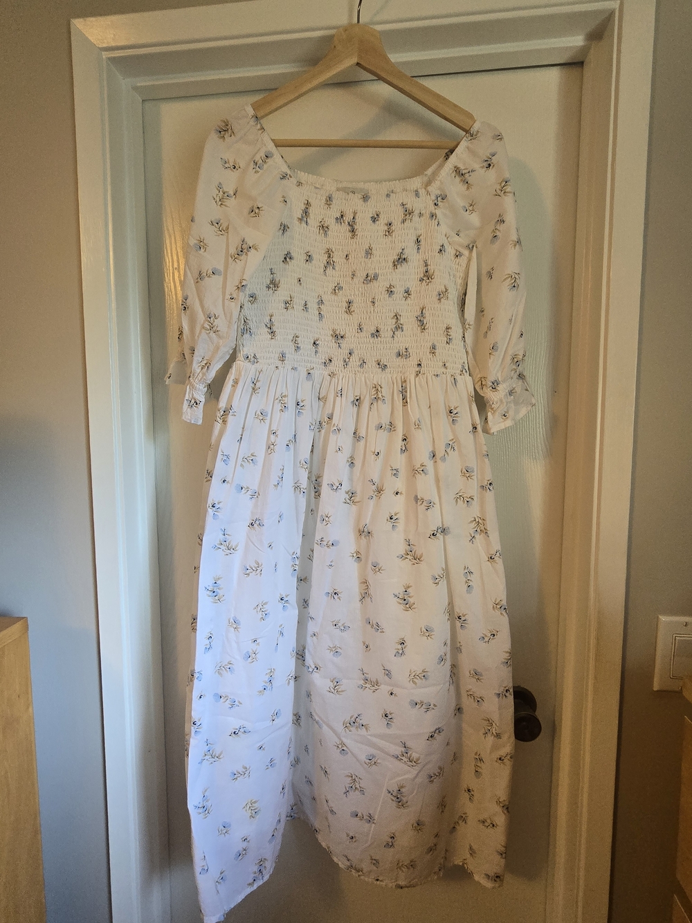 Women's White Floral Smocked Midi Dress